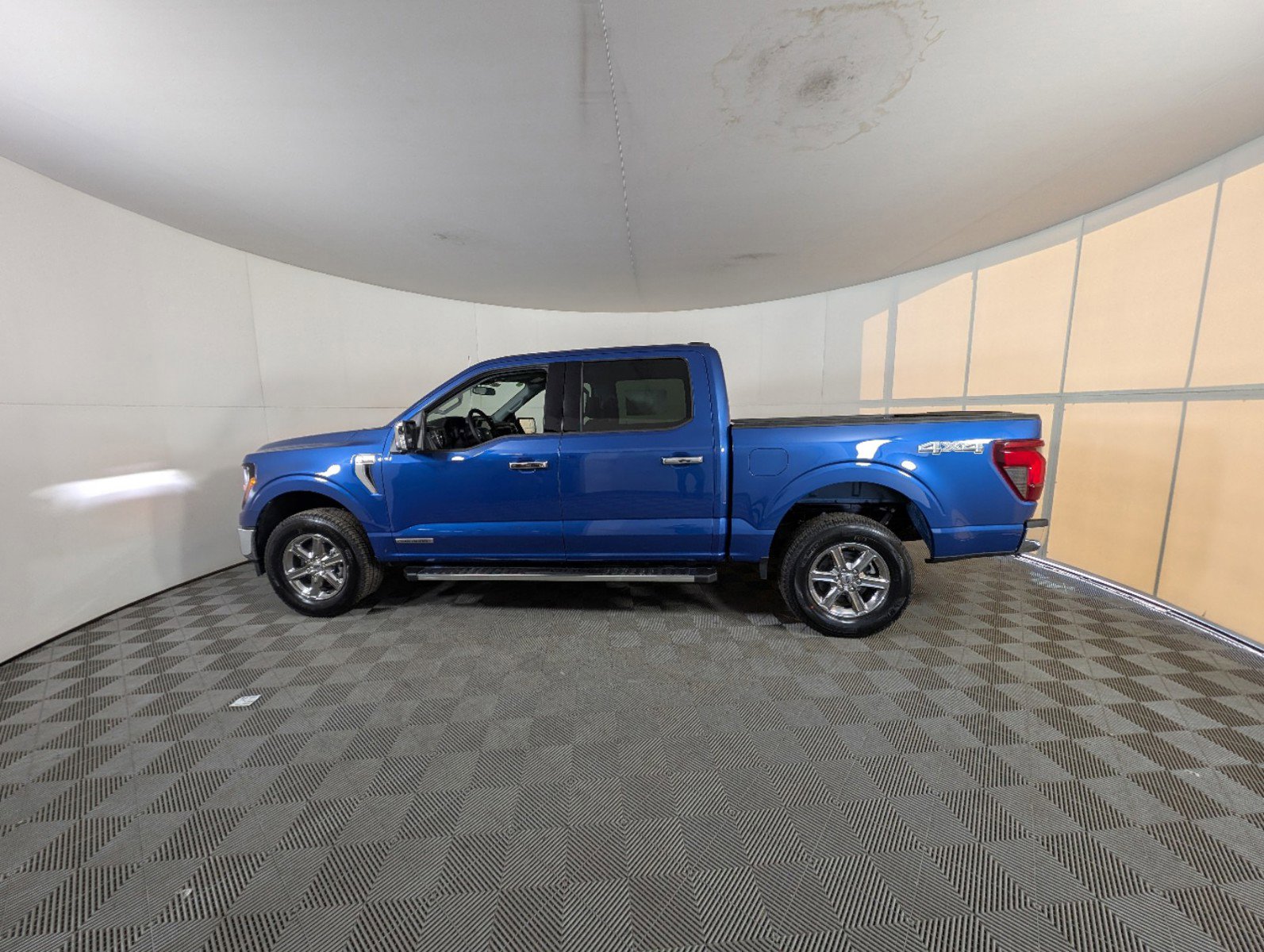 2025 Ford F-150 XLT photo 4