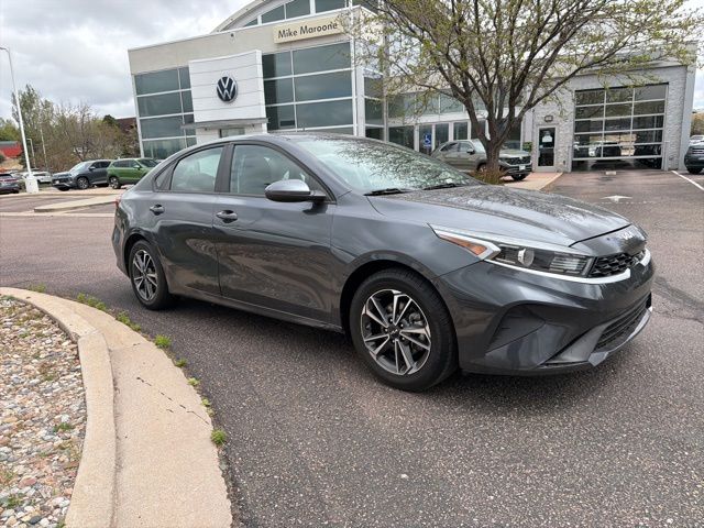 2022 Kia Forte LXS AT's photo