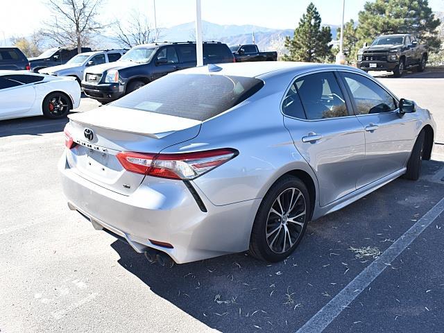 2019 Toyota Camry SE photo 4