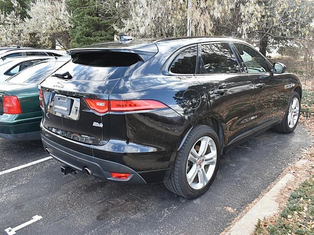 2017 Jaguar F-PACE R-Sport photo 3