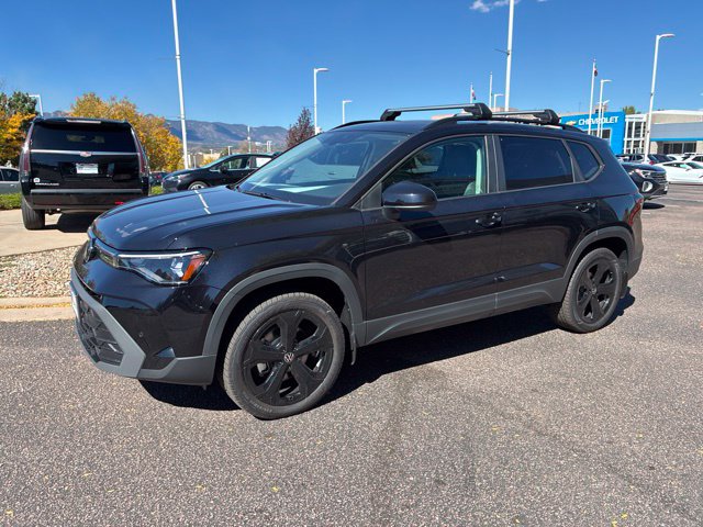 New 2027 Volkswagen Taos 1.5T SE Black SUV