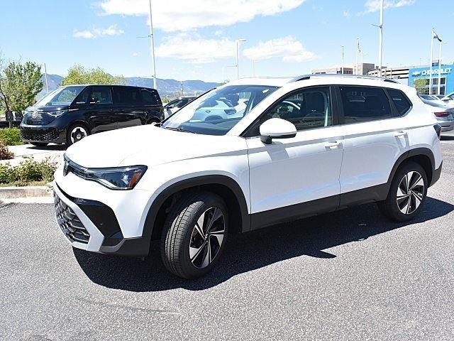 2025 Volkswagen Taos SE photo 2