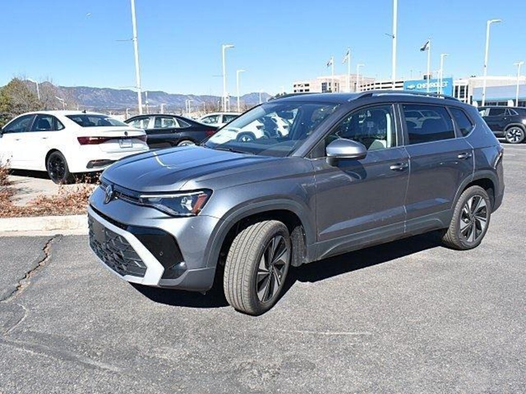 Used 2025 Volkswagen Taos SE SUV