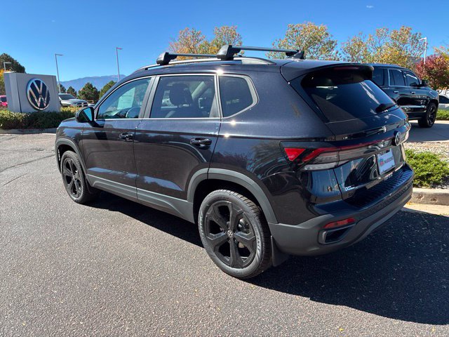 New 2027 Volkswagen Taos 1.5T SE Black SUV