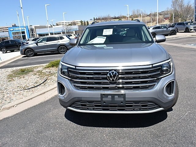 2025 Volkswagen Atlas SE photo 2