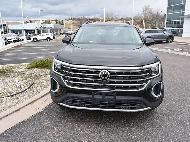 2025 Volkswagen Atlas SE photo 2