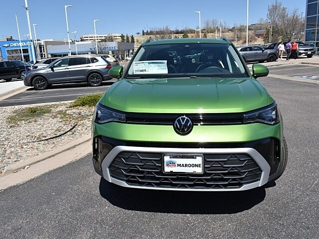 2025 Volkswagen Taos SE photo 2