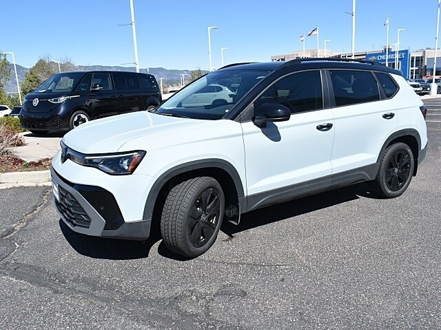 2025 Volkswagen Taos SE photo 3