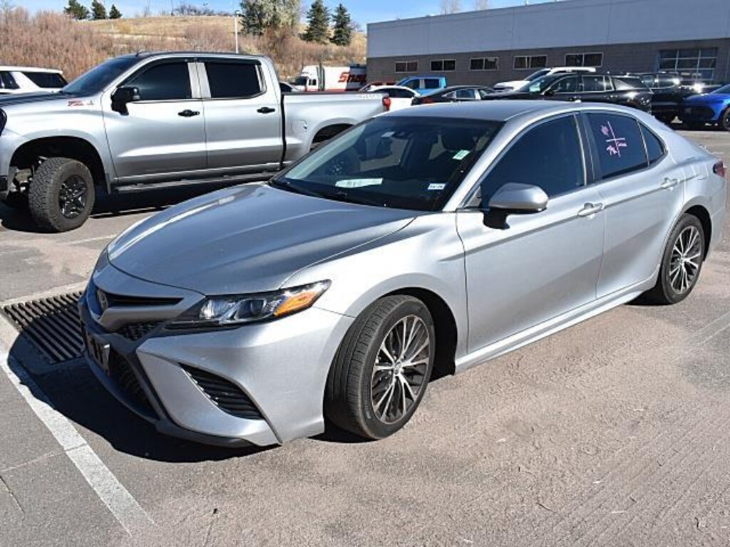 Used 2019 Toyota Camry SE Sedan