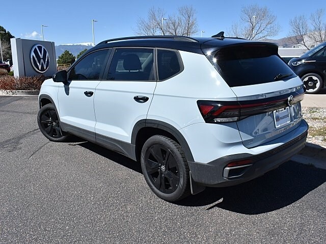 2025 Volkswagen Taos SE photo 4