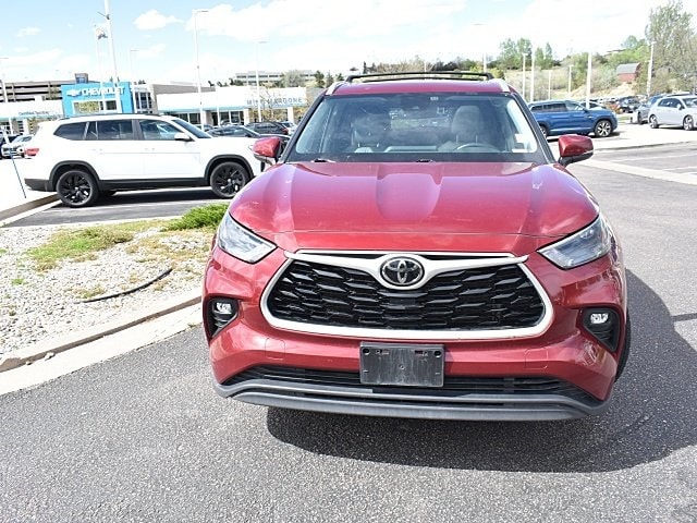 Used 2022 Toyota Highlander XLE with VIN 5TDHZRBH6NS586479 for sale in Colorado Springs, CO