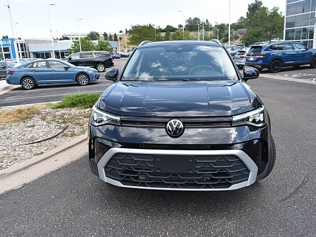 2025 Volkswagen Taos SE photo 2