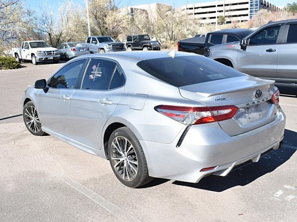 Used 2019 Toyota Camry SE Sedan