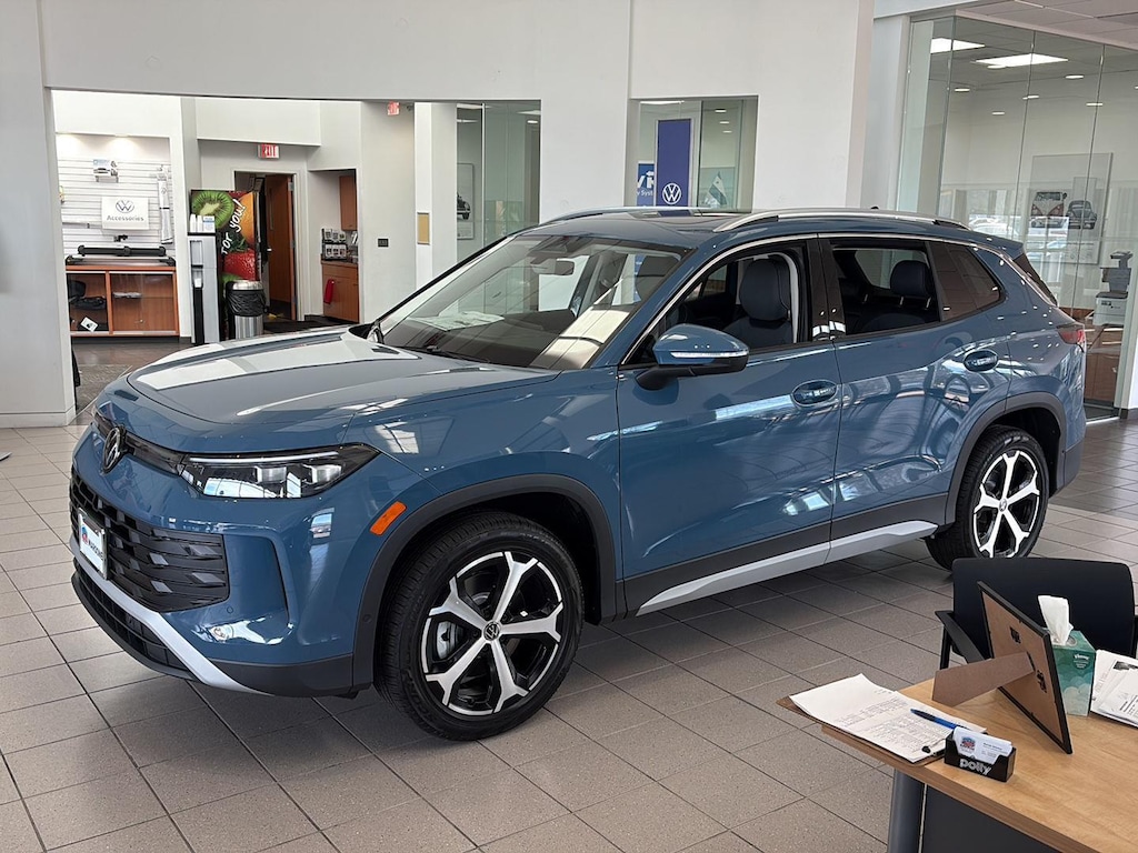 New 2026 Volkswagen Tiguan SE SUV