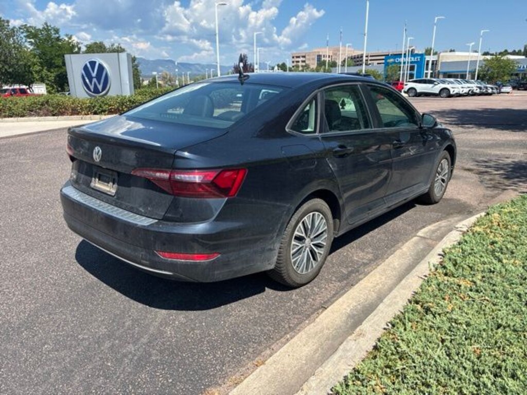 Used 2021 Volkswagen Jetta 1.4T SE Sedan