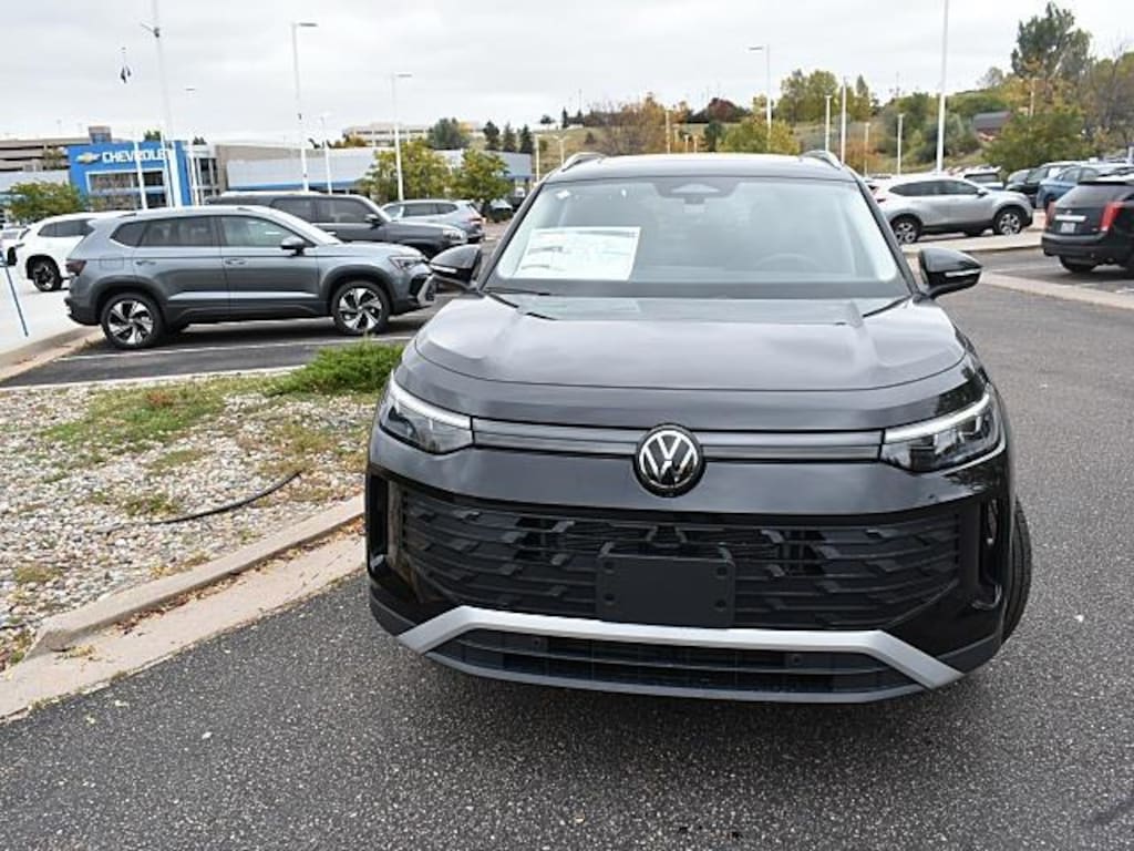 New 2025 Volkswagen Tiguan SE SUV