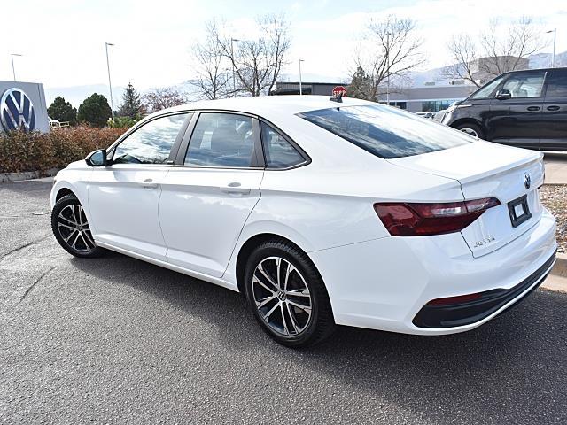2023 Volkswagen Jetta Sport photo 3