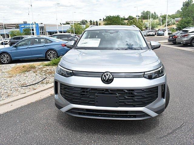 2025 Volkswagen Tiguan SE photo 2