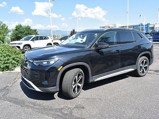 2025 Volkswagen Tiguan SE photo 3