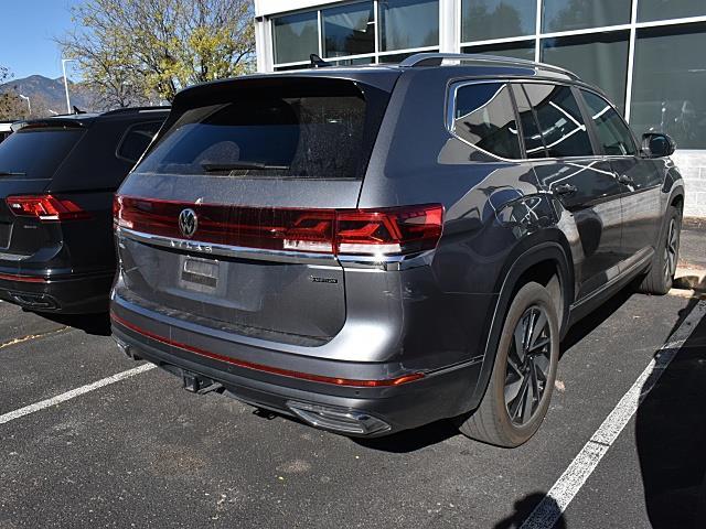 2024 Volkswagen Atlas SEL photo 4