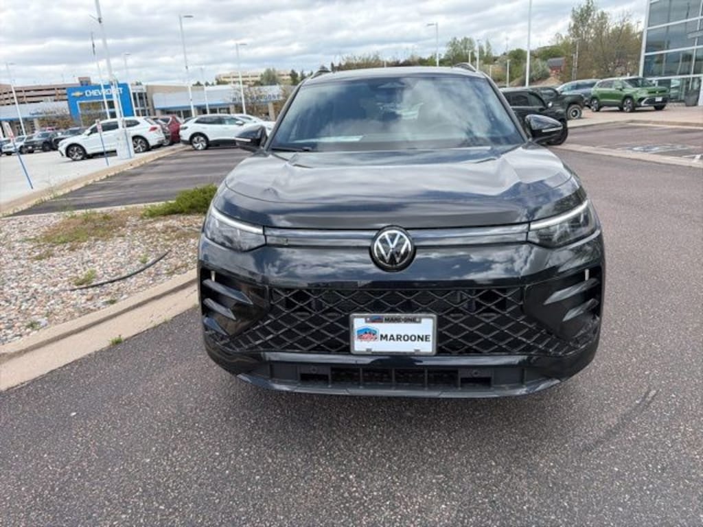 New 2026 Volkswagen Tiguan 2.0T SE R-Line Black SUV