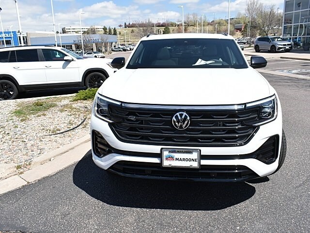 2025 Volkswagen Atlas Cross Sport SEL R-Line photo 2