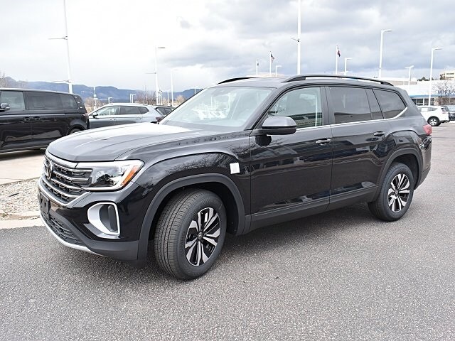 2025 Volkswagen Atlas SE photo 3