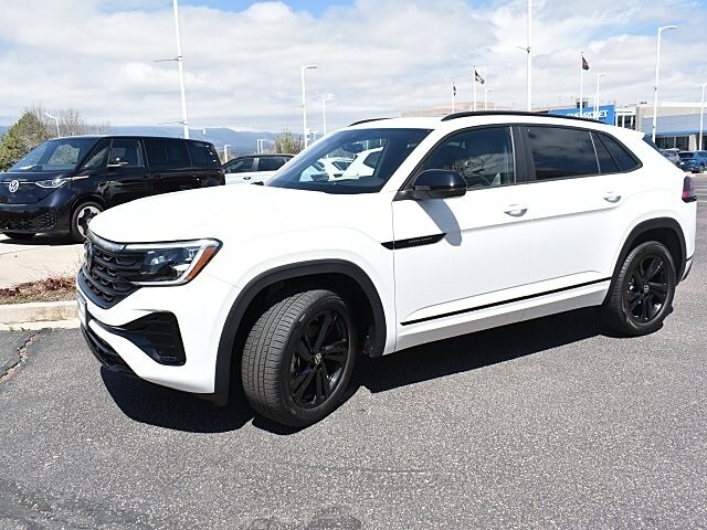 2025 Volkswagen Atlas Cross Sport SEL R-Line photo 3