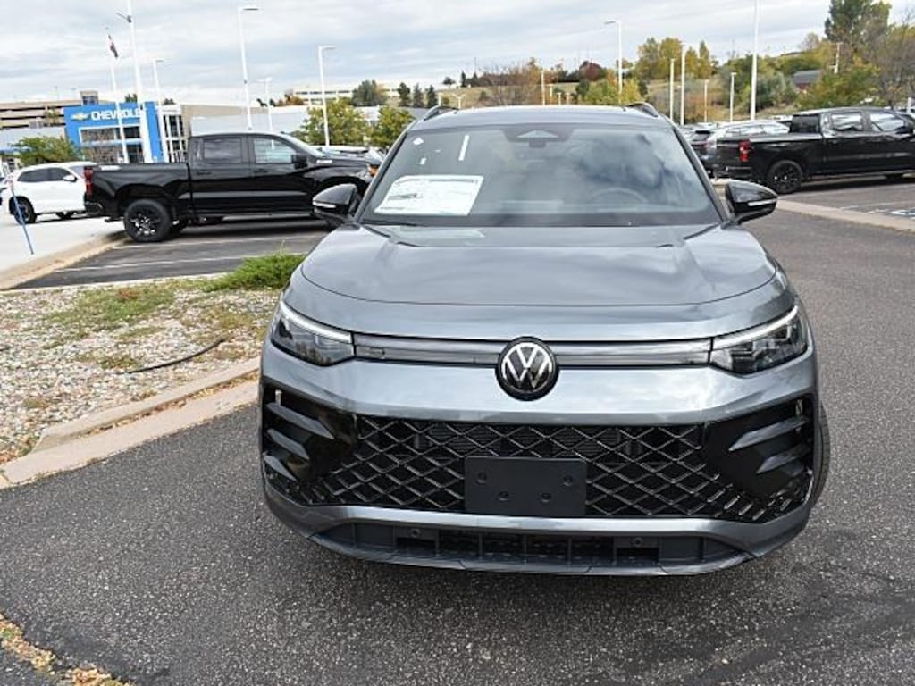 New 2025 Volkswagen Tiguan SE R-Line Black SUV