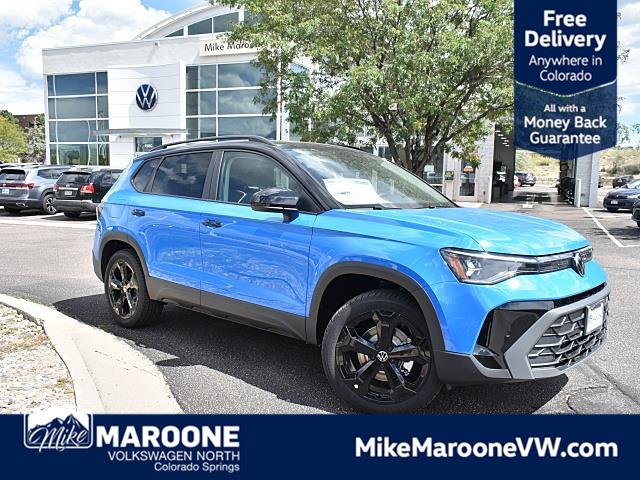 2025 Volkswagen Taos SE Black's photo