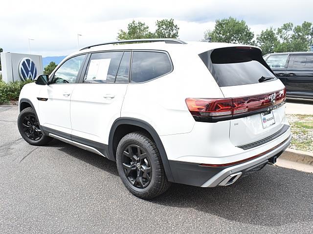 2025 Volkswagen Atlas Peak Edition SE photo 3