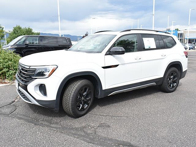 2025 Volkswagen Atlas Peak Edition SE photo 2