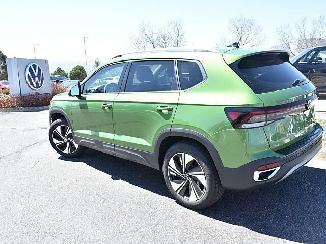 2025 Volkswagen Taos SE photo 4
