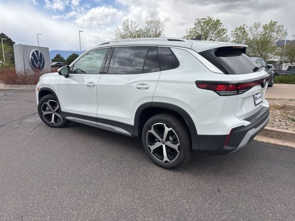New 2026 Volkswagen Tiguan 2.0T SE SUV
