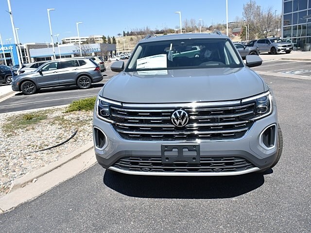 2025 Volkswagen Atlas SEL photo 2