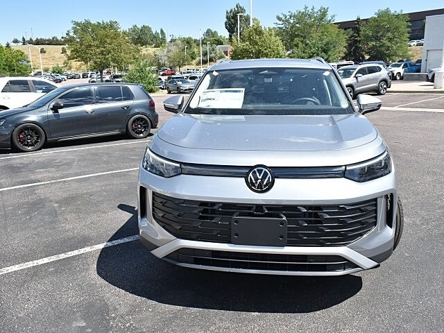 2025 Volkswagen Tiguan SE photo 2