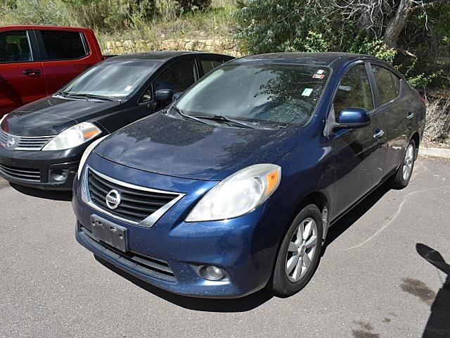 2014 Nissan Versa SV Sedan photo 2
