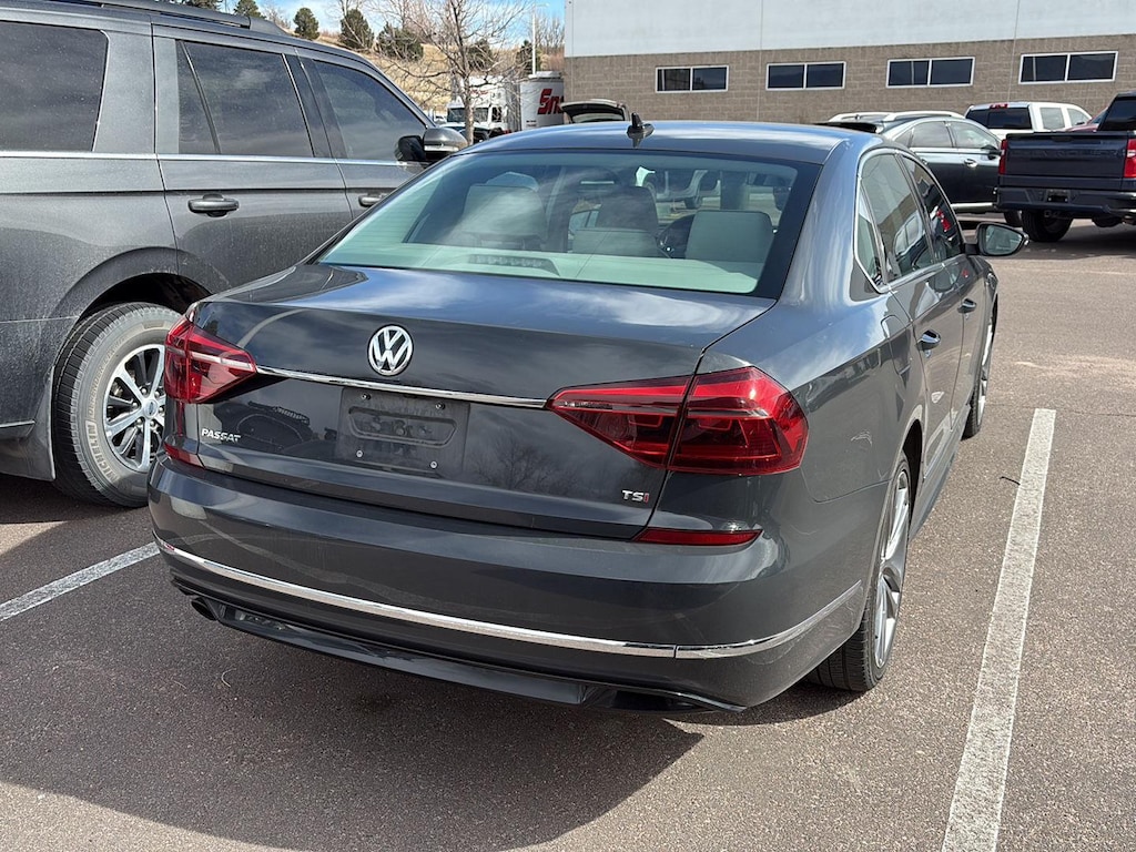 Used 2017 Volkswagen Passat R-Line w/Comfort Pkg Sedan