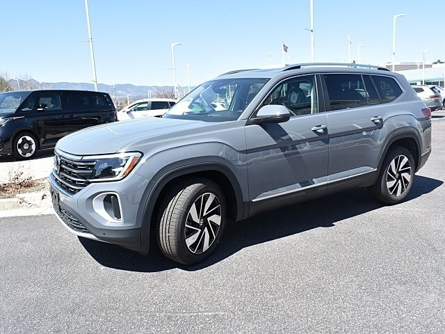2025 Volkswagen Atlas SEL photo 3
