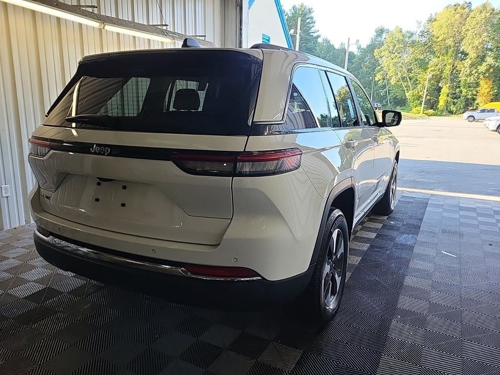 2023 Jeep Grand Cherokee 4xe photo 3