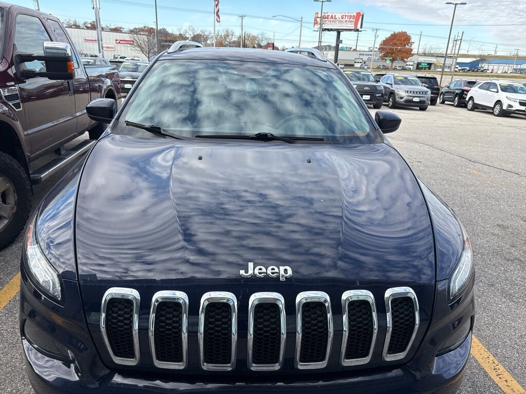 Used 2016 Jeep Cherokee Latitude SUV
