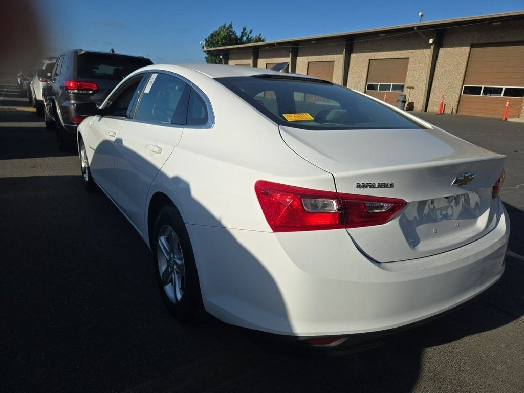 2019 Chevrolet Malibu LS photo 3