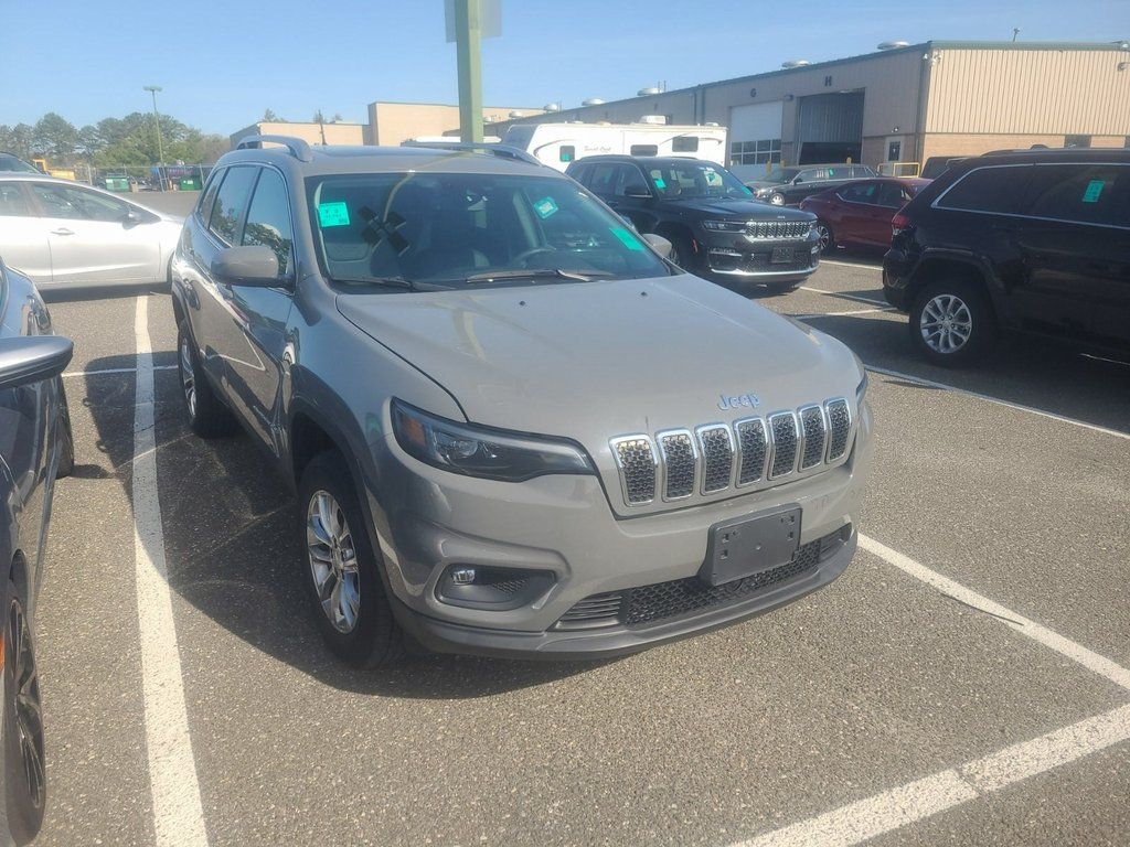 2021 Jeep Cherokee Latitude Lux photo 2