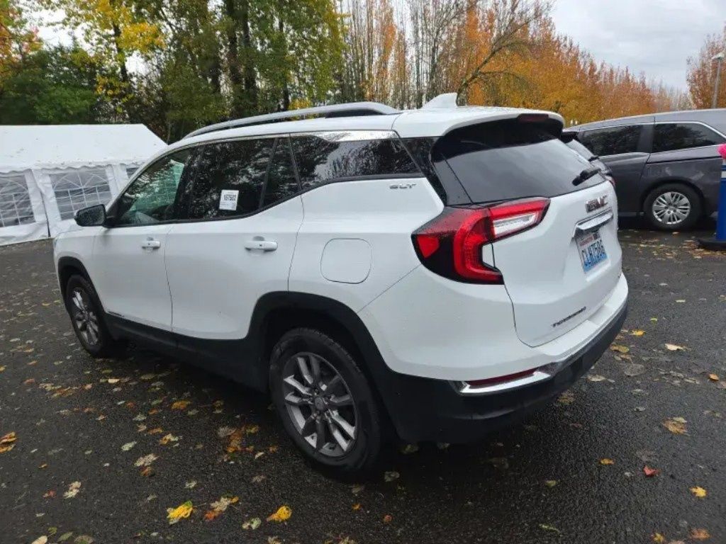 2024 Gmc Terrain SLT photo 2