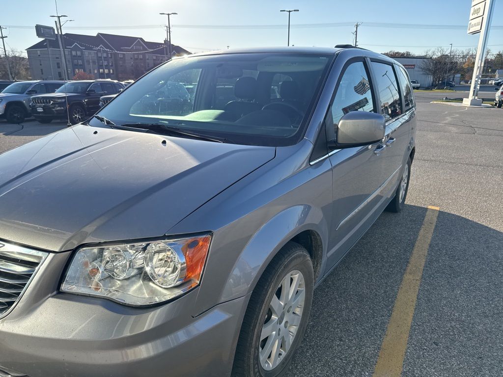 2014 Chrysler Town & Country Touring photo 3