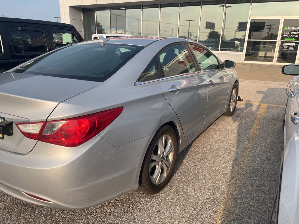 2011 Hyundai Sonata Limited photo 3