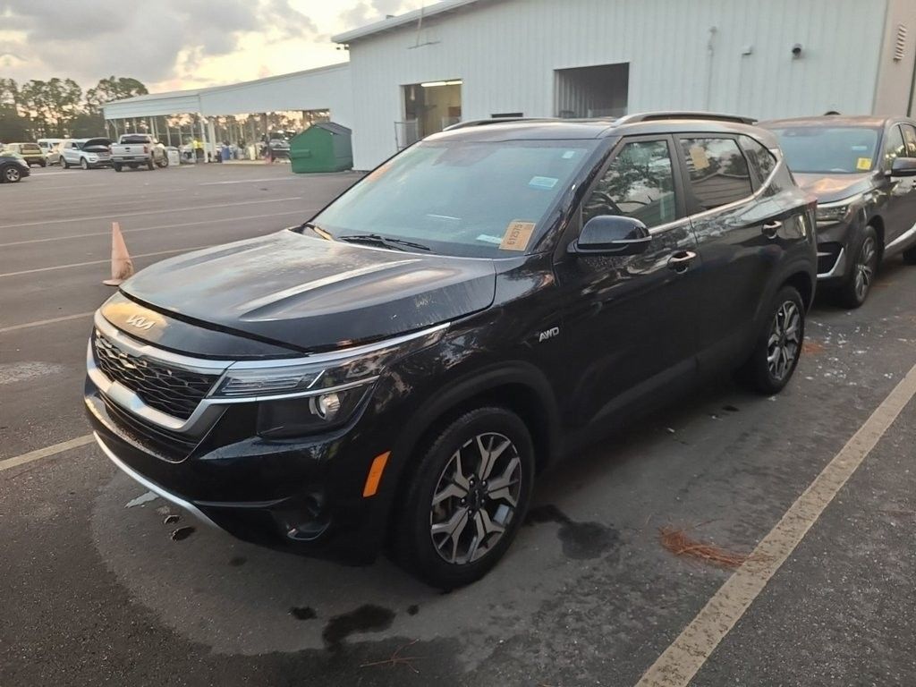 2022 Kia Seltos EX photo 2