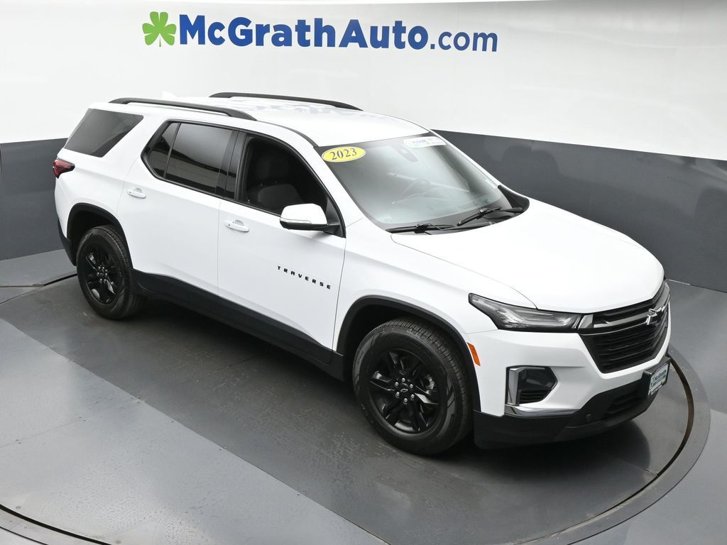 2023 Chevrolet Traverse photo 2