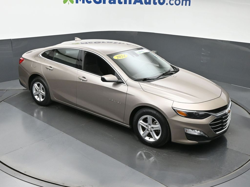 2024 Chevrolet Malibu 1LT photo 2