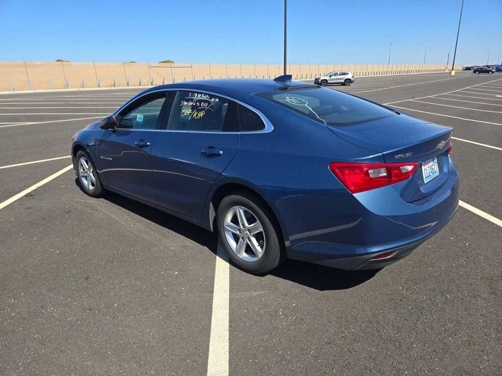 2024 Chevrolet Malibu 1LT photo 3
